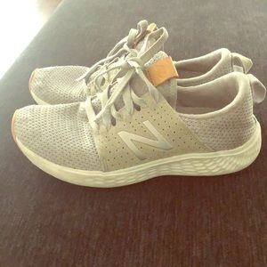 NB tennis shoes grey